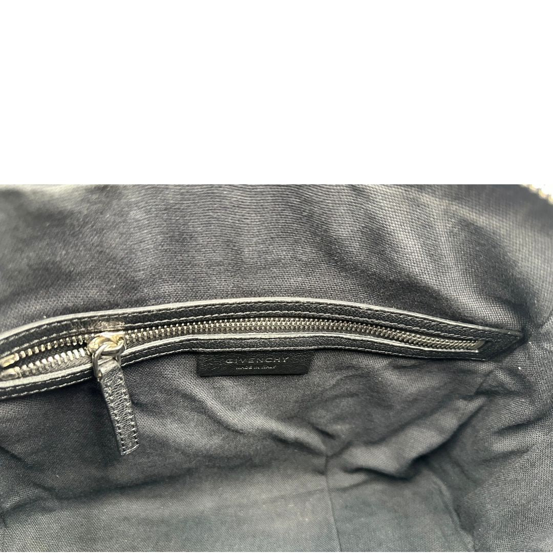 interno Antigona Givenchy in pelle martellata nera nella misura piccola, di lusso, originale, ottime condizioni, usata. 