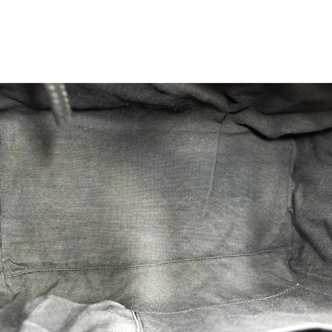 interno Antigona Givenchy in pelle martellata nera nella misura piccola, di lusso, originale, ottime condizioni, usata. 