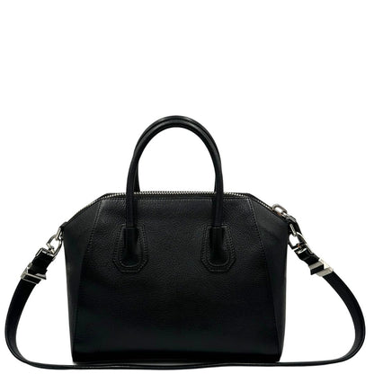 retro Antigona Givenchy in pelle martellata nera nella misura piccola, di lusso, originale, ottime condizioni, usata. 
