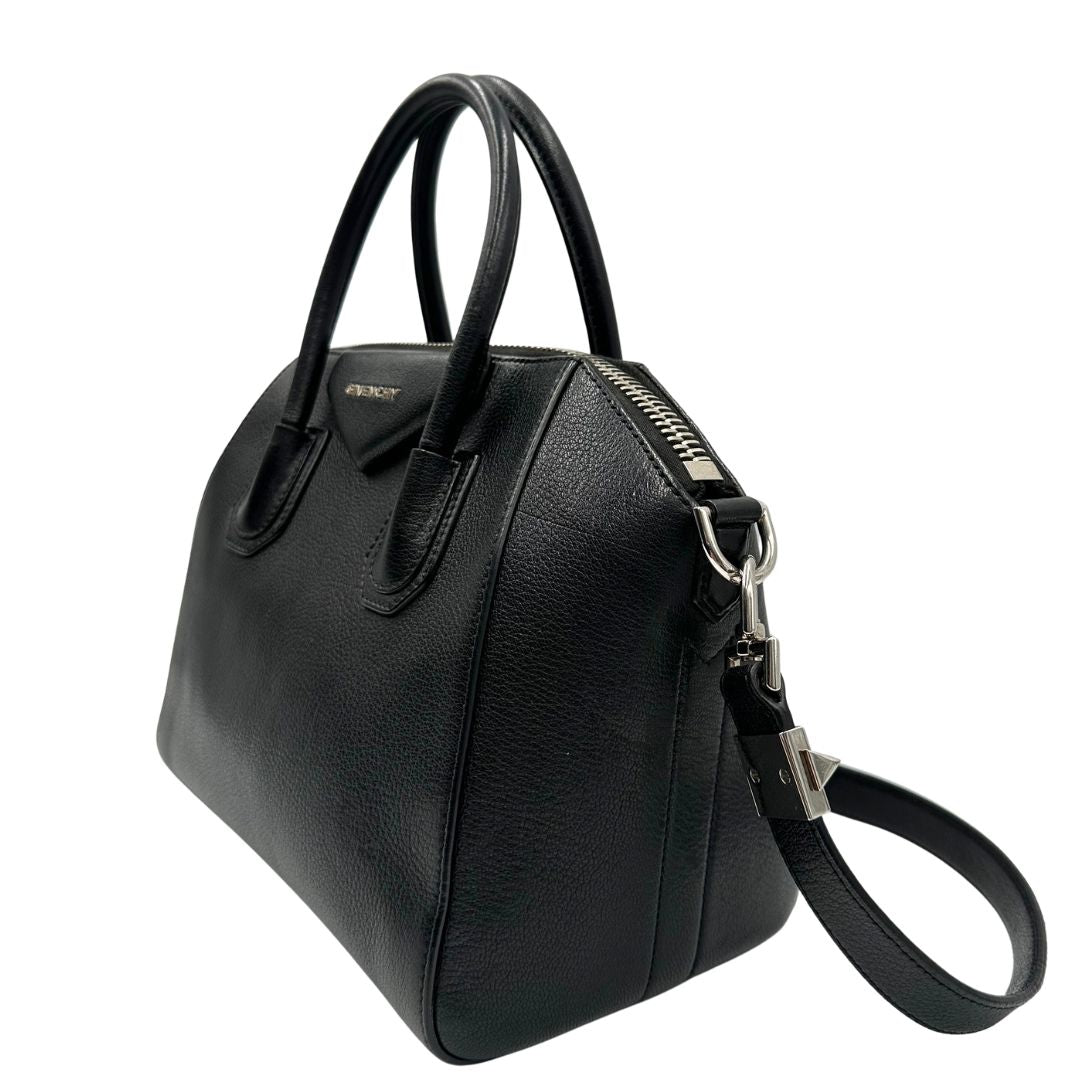 lato Antigona Givenchy in pelle martellata nera nella misura piccola, di lusso, originale, ottime condizioni, usata. 