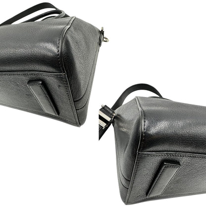 angoli Antigona Givenchy in pelle martellata nera nella misura piccola, di lusso, originale, ottime condizioni, usata. 