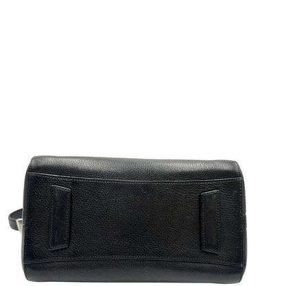 base Antigona Givenchy in pelle martellata nera nella misura piccola, di lusso, originale, ottime condizioni, usata. 