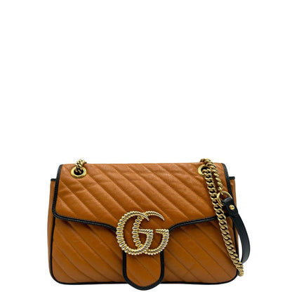 front Borsa Gucci Marmont nella misura grande in pelle chevron color zucca e profili neri, di lusso, originale, ottime condizioni, usata. 