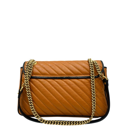 retro Borsa Gucci Marmont nella misura grande in pelle chevron color zucca e profili neri, di lusso, originale, ottime condizioni, usata. 