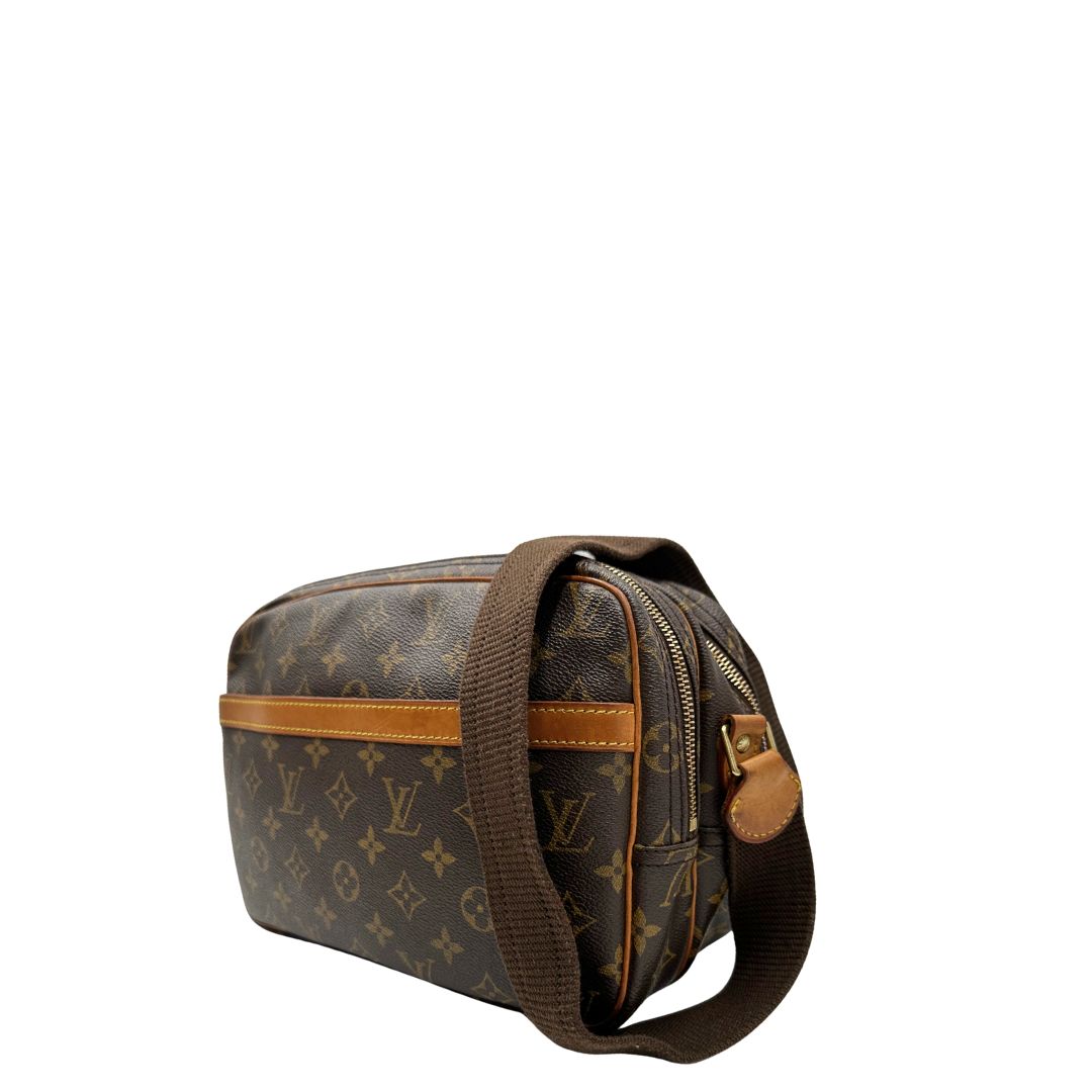 Laterale, Borsa LV Reporter nella versione PM, in canvas monogrammato marrone. Originale, usata, di lusso, in ottime condizioni.