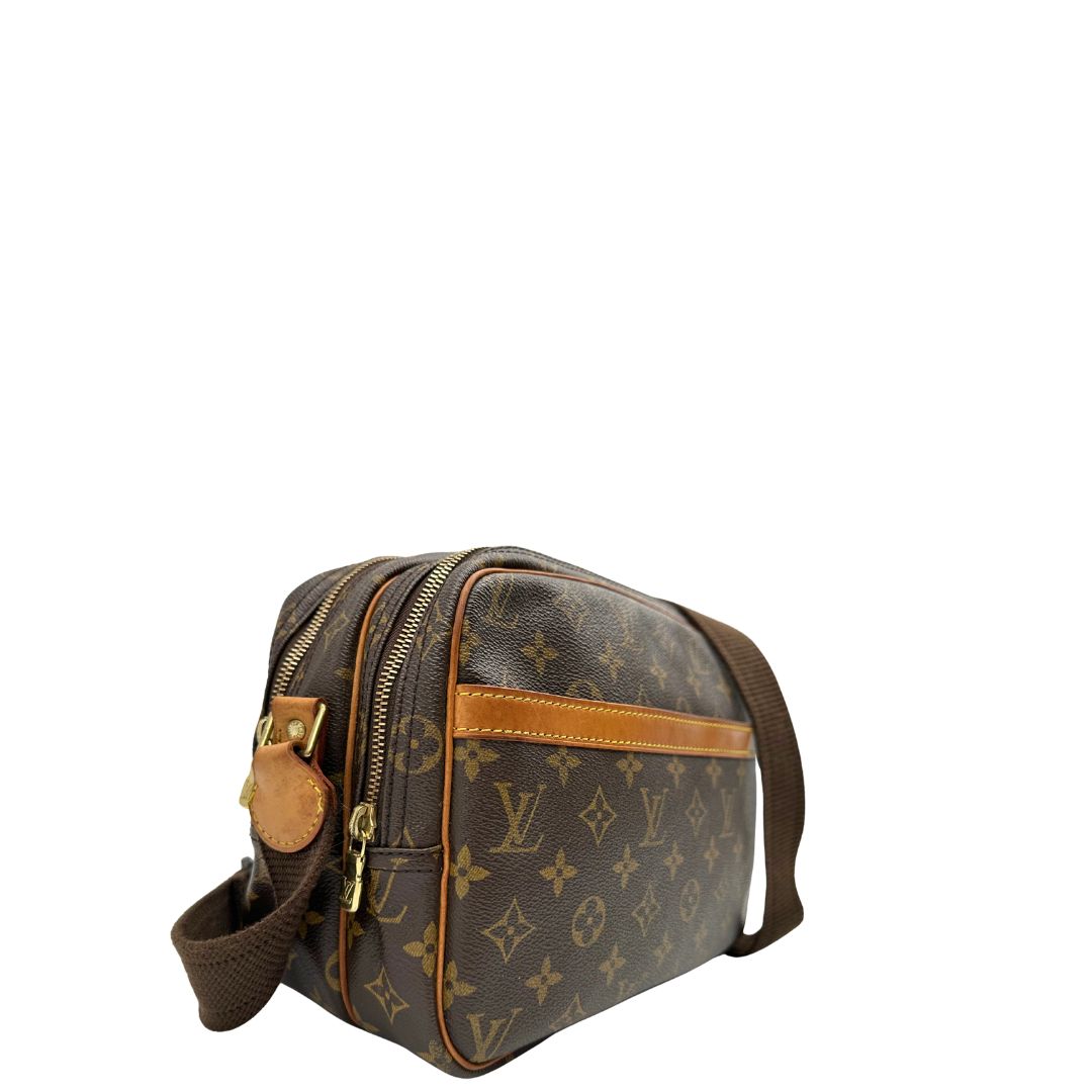 Laterale, Borsa LV Reporter nella versione PM, in canvas monogrammato marrone. Originale, usata, di lusso, in ottime condizioni.