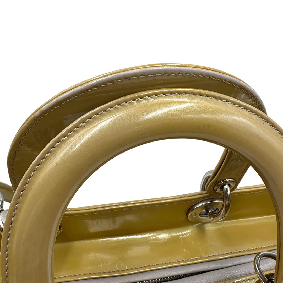 Borsa Lady Dior Large in pelle verniciata in trama cannage giallo ocra chiaro, di lusso, originale, ottime condizioni, usata.