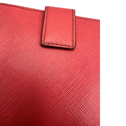 Portafoglio Salvatore Ferragamo in pelle color rosso fragola, di lusso, originale, ottime condizioni, usato.