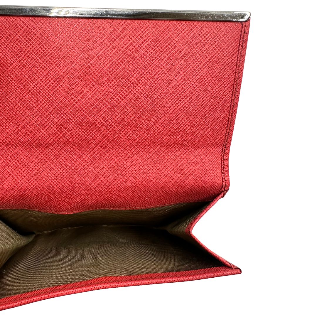 Portafoglio Salvatore Ferragamo in pelle color rosso fragola, di lusso, originale, ottime condizioni, usato.