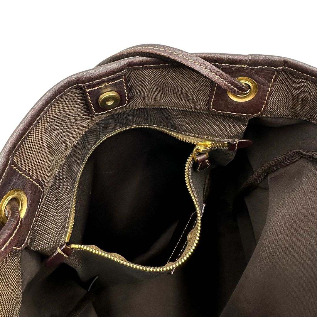 Interno tasca, Borsa Prada in tessuto color marrone con finiture in pelle marroni e parti metalliche argentate; Indossabile a spalla. Originale, usata, di lusso, in ottime condizioni.