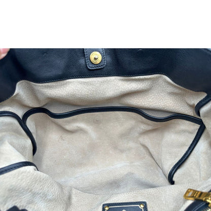 Interno, Borsa Prada in pelle nera, indossabile a mano e anche a tracolla. Originale, usata, di lusso, in ottime condizioni.
