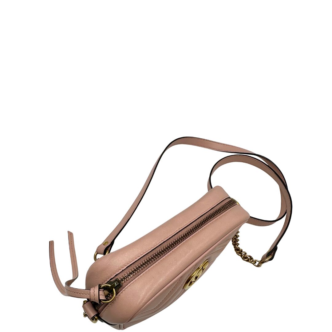 chiusura Borsa Gucci in pelle rosa nella versione mini, di lusso, originale, ottime condizioni, usata.