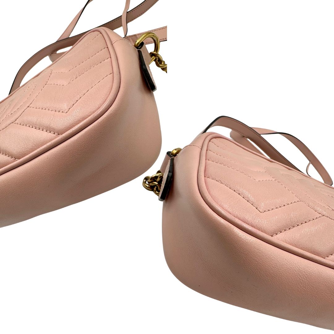 angoli Borsa Gucci in pelle rosa nella versione mini, di lusso, originale, ottime condizioni, usata. 