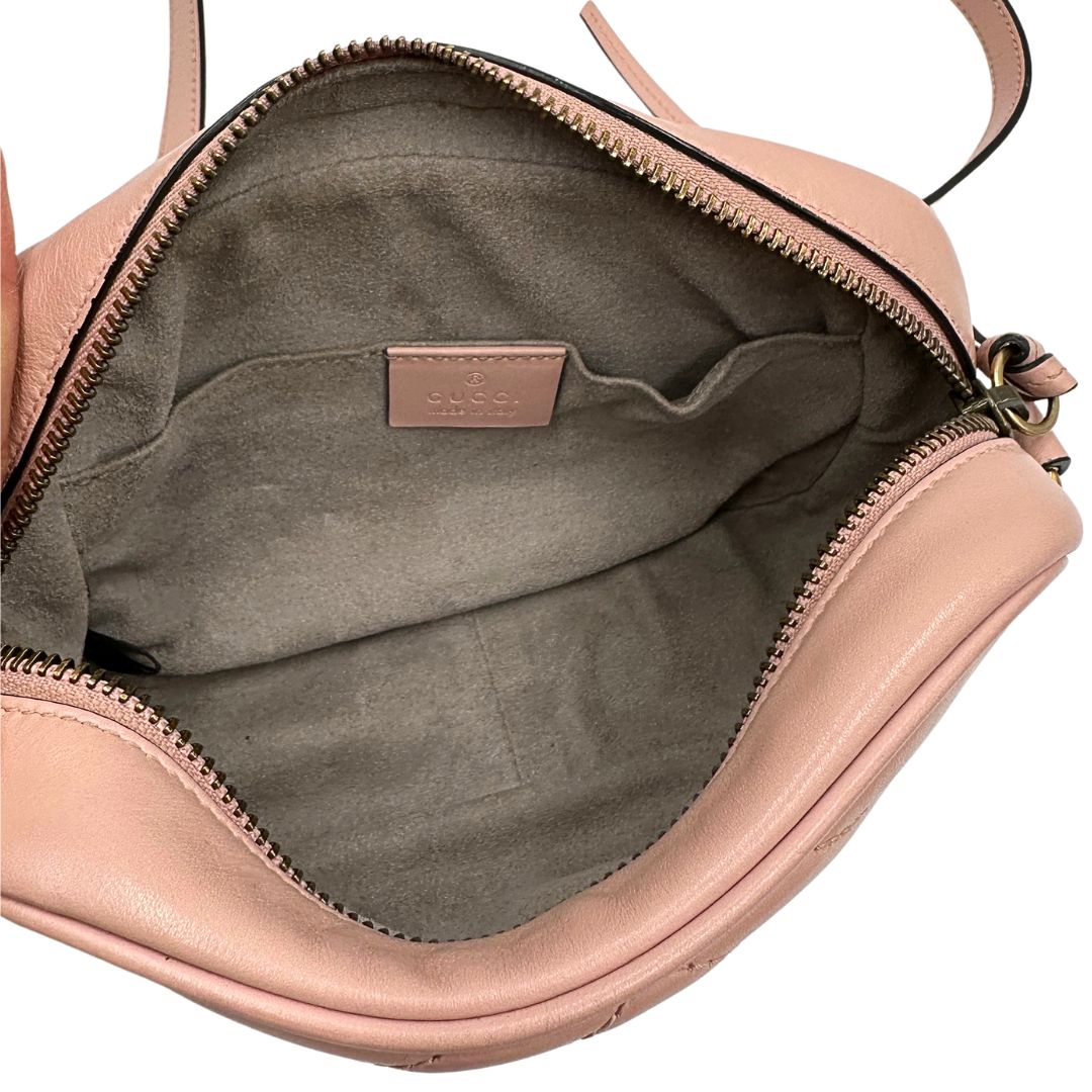 interno Borsa Gucci in pelle rosa nella versione mini, di lusso, originale, ottime condizioni, usata. 
