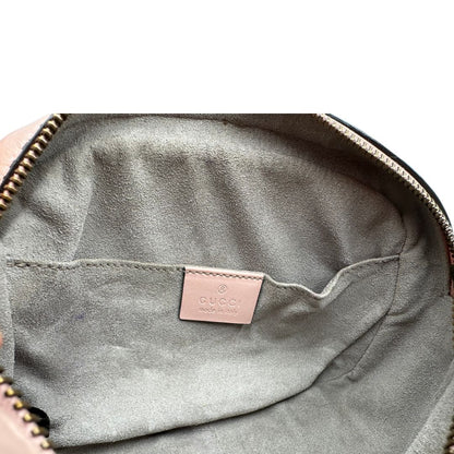 interno Borsa Gucci in pelle rosa nella versione mini, di lusso, originale, ottime condizioni, usata. 