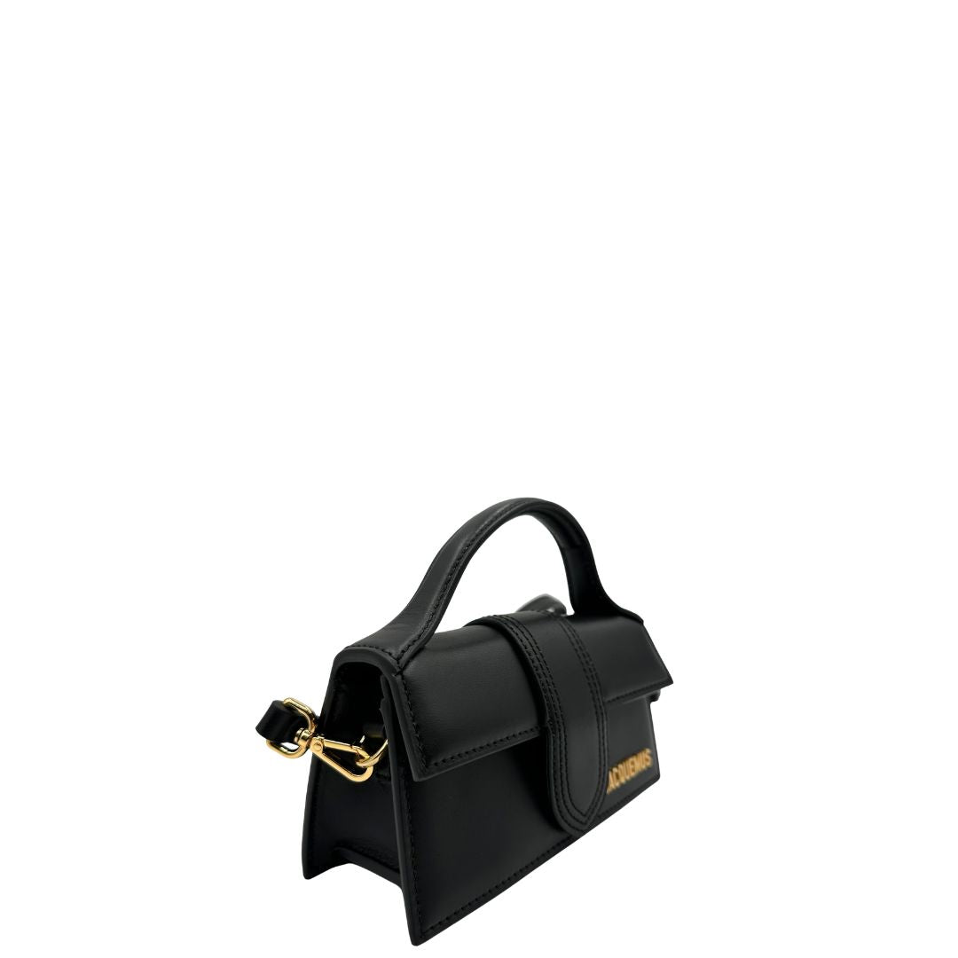 lato Borsa Jacquemus nella versione Le Bambino in pelle nera, di lusso, ottime condizioni, usata, originale. 