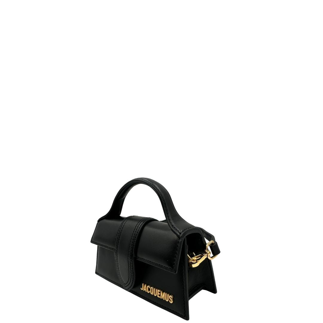 lato Borsa Jacquemus nella versione Le Bambino in pelle nera, di lusso, ottime condizioni, usata, originale. 