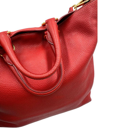 Borsa Prada in pelle martellata rossa, di lusso, originale, ottime condizioni, usata.