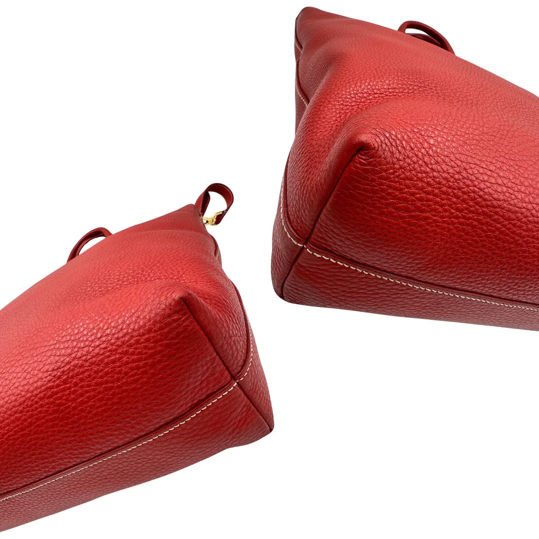 Borsa Prada in pelle martellata rossa, di lusso, originale, ottime condizioni, usata.
