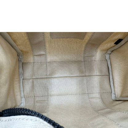 interno  Borsa Marc Jacobs in tessuto color sabbia nella versione small, di lusso, originale, ottime condizioni, usata. 