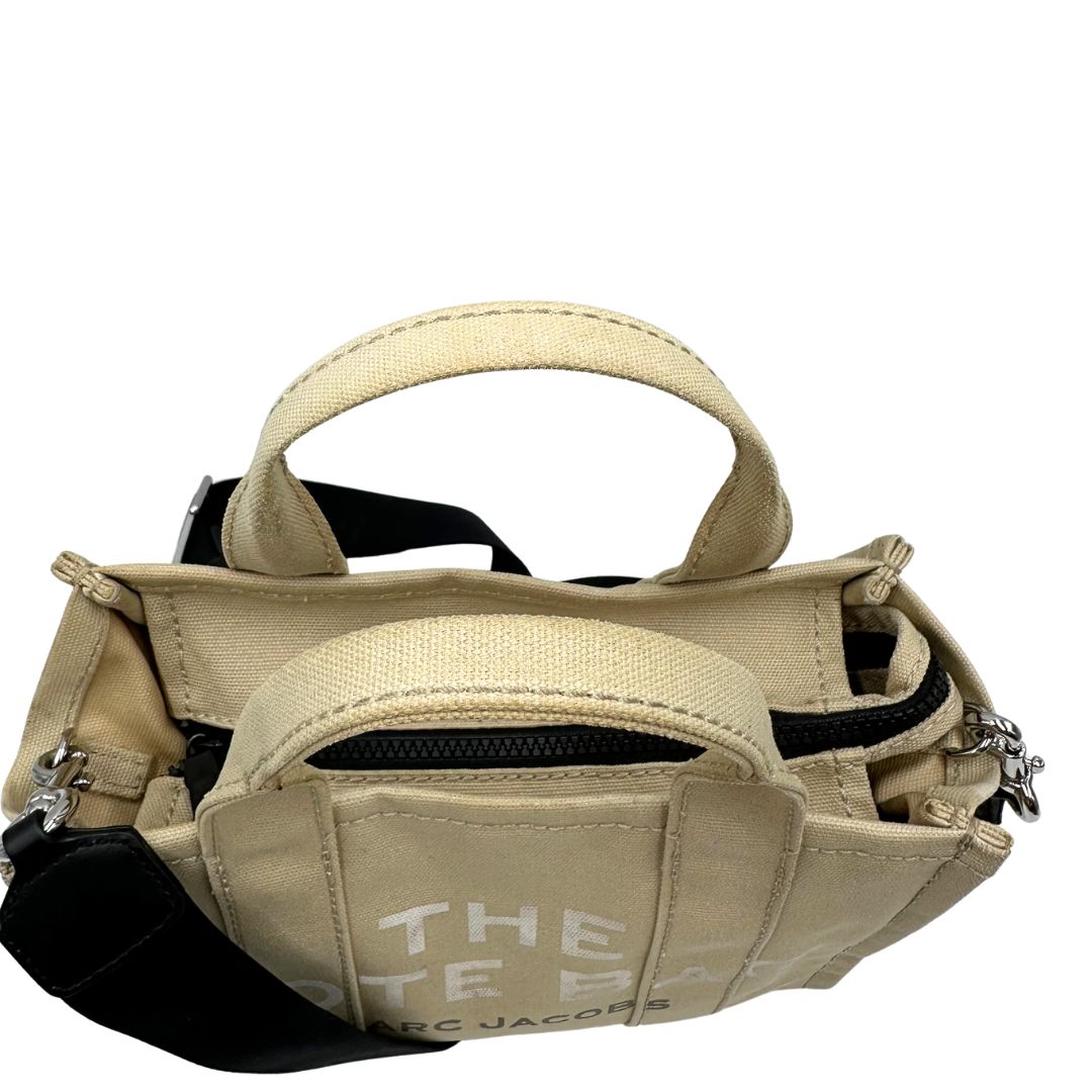 manici  Borsa Marc Jacobs in tessuto color sabbia nella versione small, di lusso, originale, ottime condizioni, usata. 