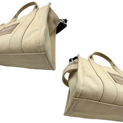 angoli  Borsa Marc Jacobs in tessuto color sabbia nella versione small, di lusso, originale, ottime condizioni, usata. 