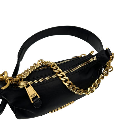 Borsa Moschino in nylon nero, munita di un manico singolo e una tracolla amovibile e regolabile, di lusso, originale, ottime condizioni, usata. 