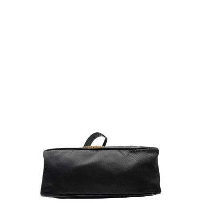 base Borsa Moschino in nylon nero, munita di un manico singolo e una tracolla amovibile e regolabile, di lusso, originale, ottime condizioni, usata. 