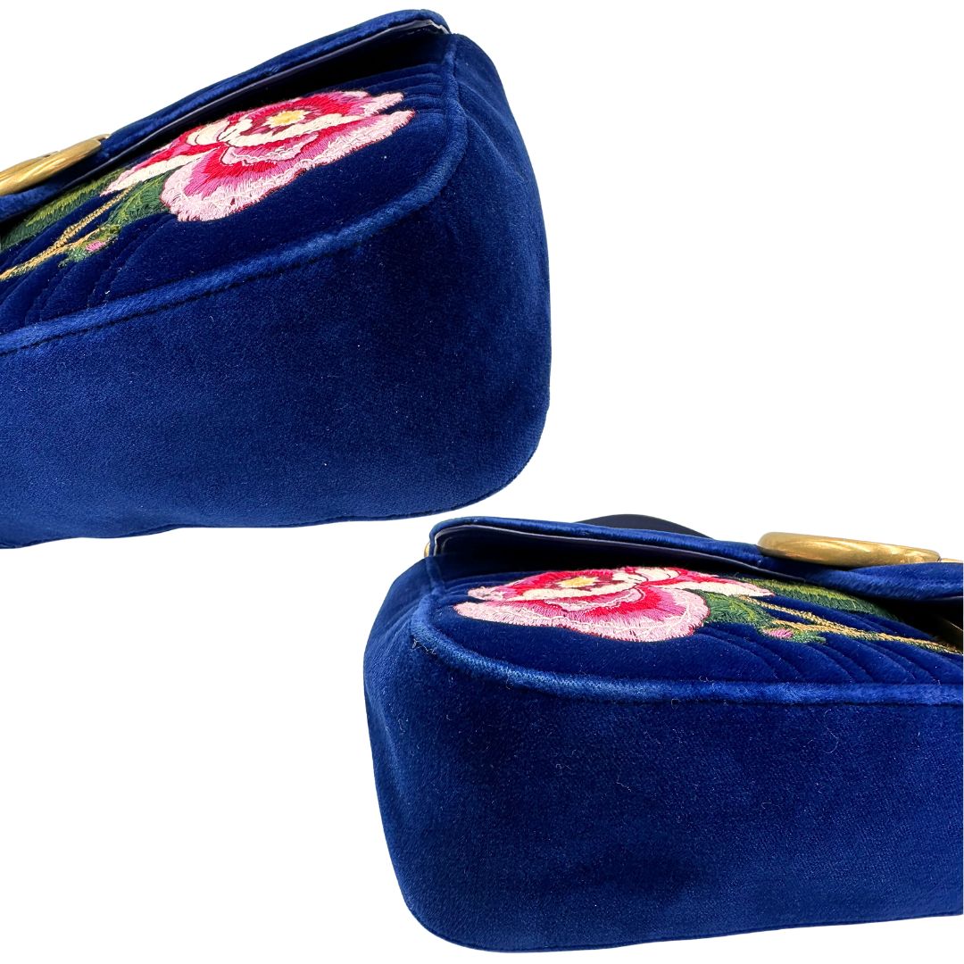Angoli di una borsa Gucci Marmont nella misura grande velvet color blu reale, con patchwork decorativi, usata, originale, second hand, in ottime condizioni.