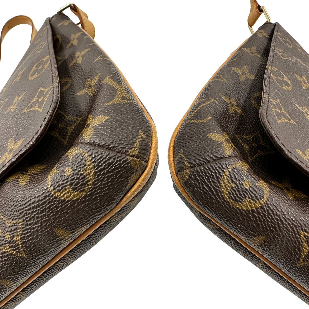 angoli  Louis Vuitton Musette nella versione PM, di lusso, originale, ottime condizioni, usata. 