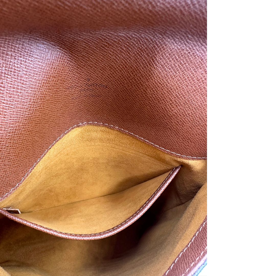 interno  Louis Vuitton Musette nella versione PM, di lusso, originale, ottime condizioni, usata. 