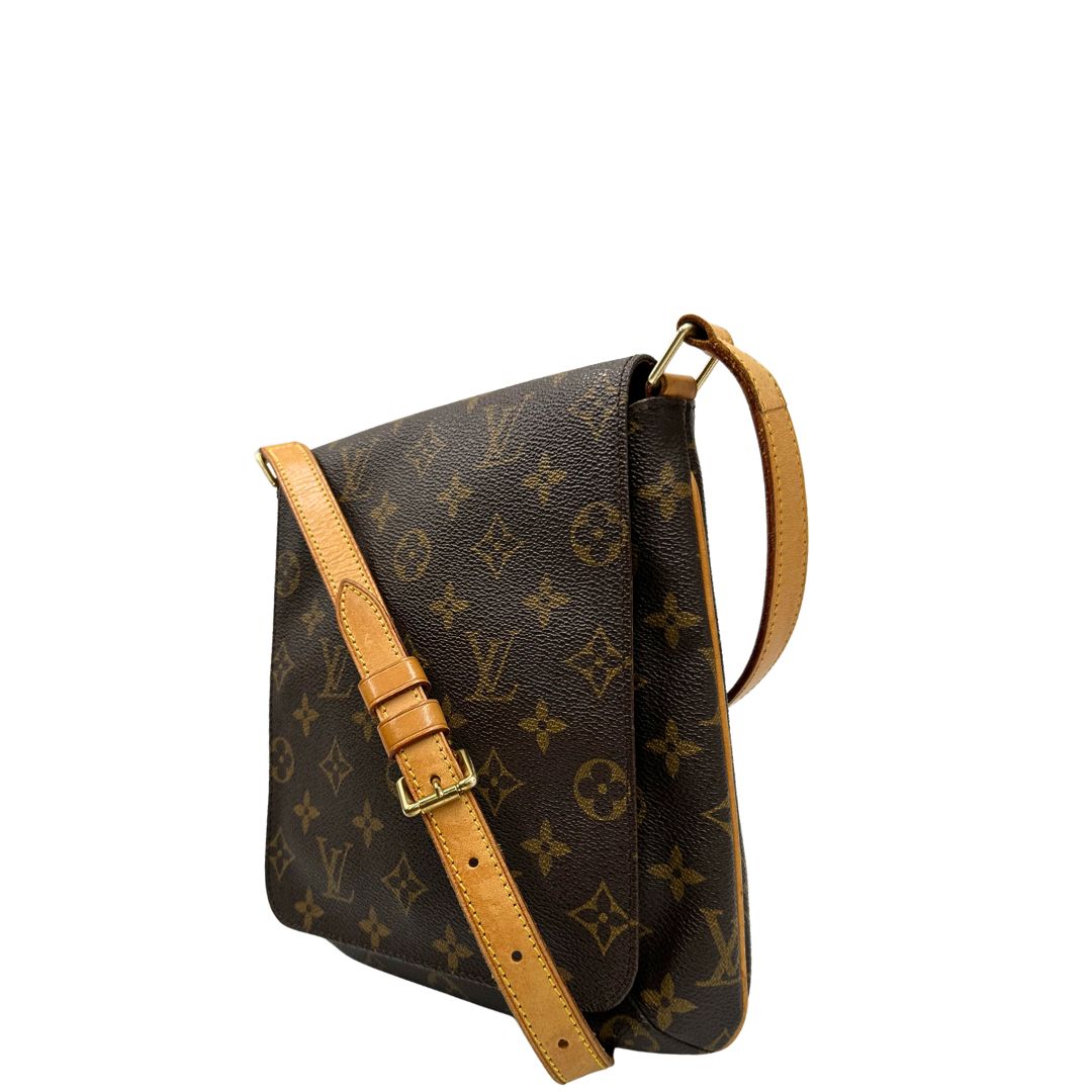 lato  Louis Vuitton Musette nella versione PM, di lusso, originale, ottime condizioni, usata. 