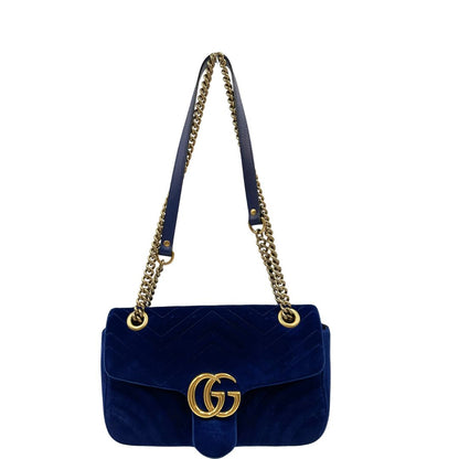 Front, Borsa Gucci Marmont nella misura media in velluto color blu. Indossabile a tracolla oppure a spalla. Originale, usata, di lusso, in ottime condizioni.