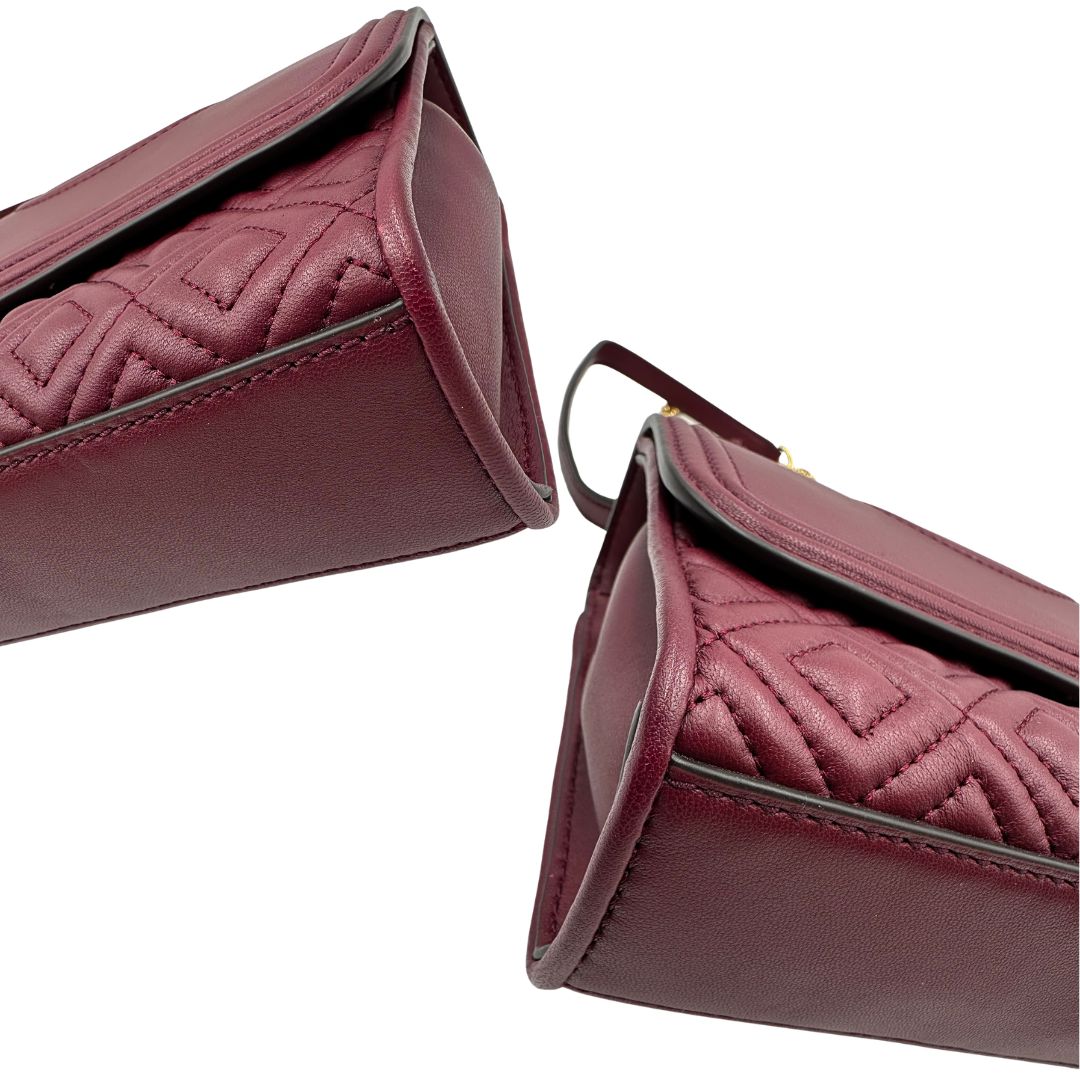 angoli  Borsa Tory Burch in pelle bordeaux e hardware dorato, di lusso originale, usata. 
