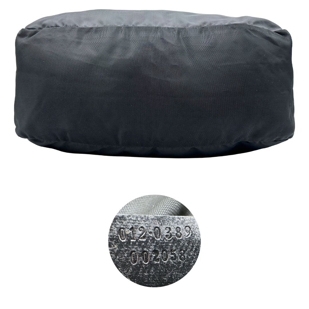 Base e codice di un borsone Gucci in tela nera, con dettagli in pelle tono su tono, usato, originale, second hand, in ottime condizioni.