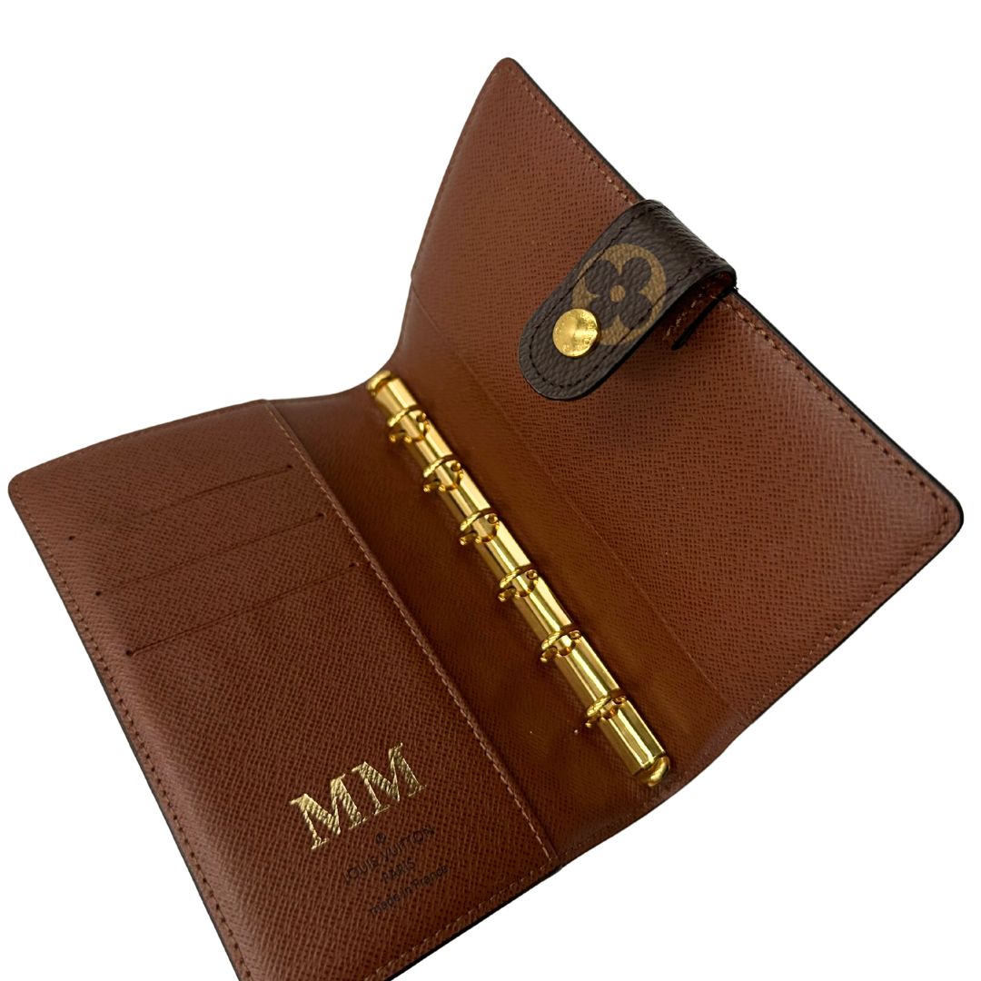Copertina Louis Vuitton in canvas Monogram per agenda piccola con chiusura a pressione, di lusso, originale, ottime condizioni, usata.