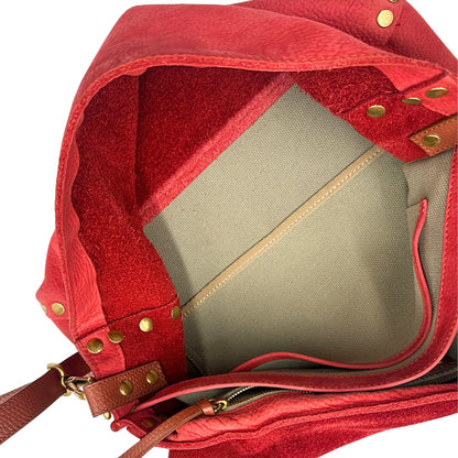 interno Postina M Zanellato in pelle scamosciata rossa munita di una tracolla amovibile e regolabile e un manico singolo, morbida e capiente, di lusso, originale. 