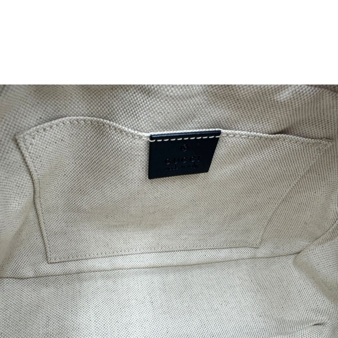 interno  Borsa Gucci Marmont in tessuto rosa GG con finiture in pelle nere e parti metalliche argentate, indossabile a tracolla, di lusso, originale, eccellenti condizioni, usata  