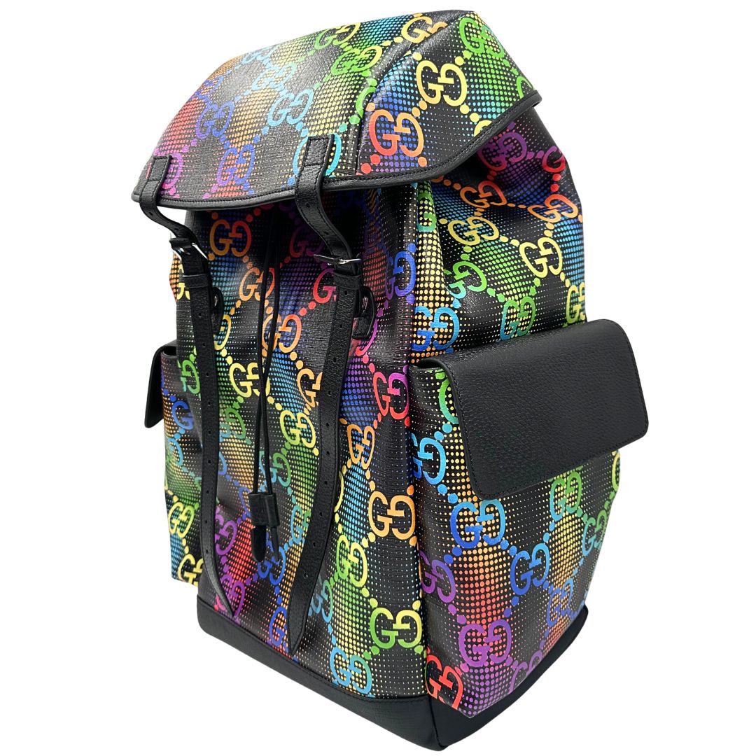 Laterale destro di un maxi zaino Gucci in tela e pelle nera, dalla colorata tra GG Supreme, usato, originale, second hand, in condizioni eccellenti.
