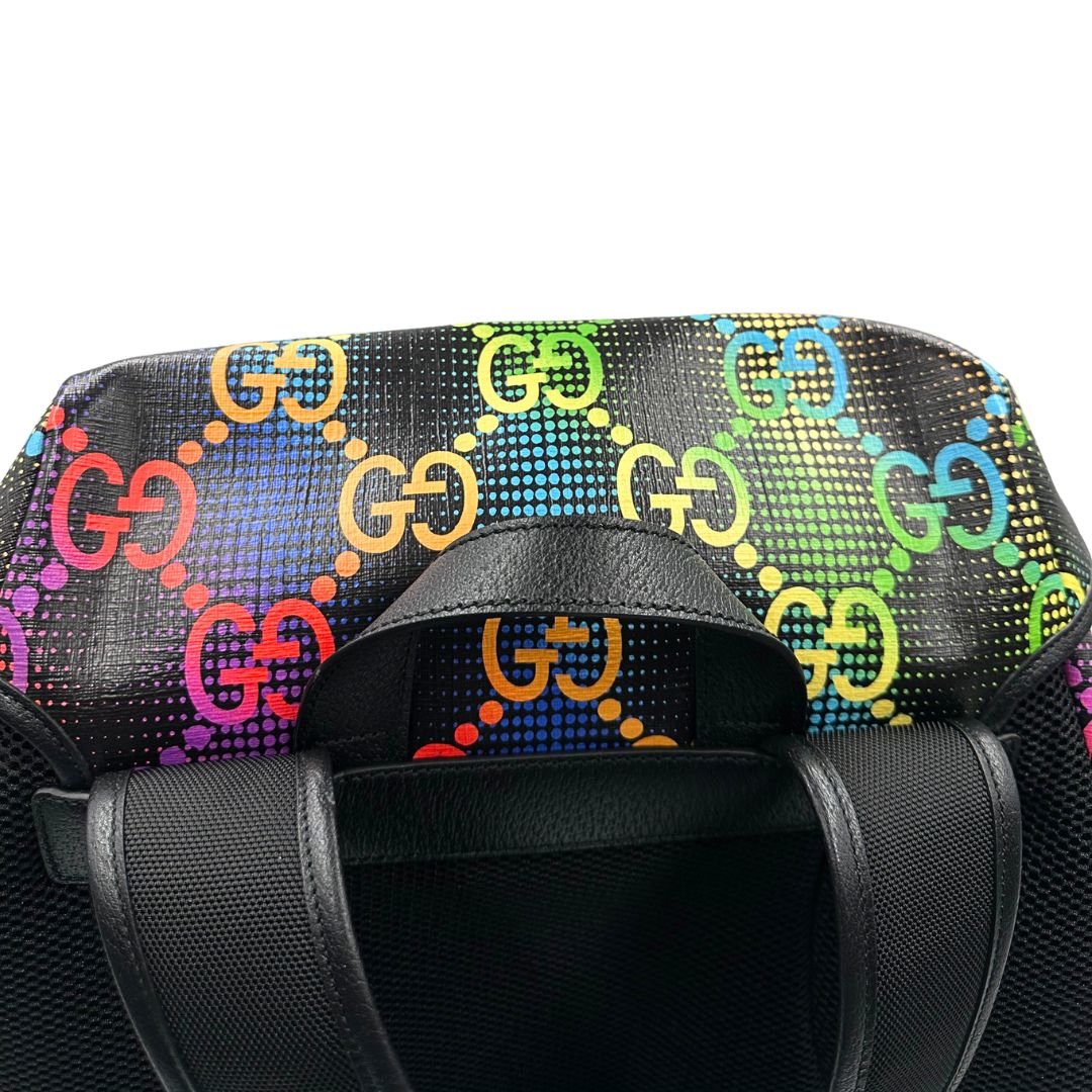 Manico di un maxi zaino Gucci in tela e pelle nera, dalla colorata tra GG Supreme, usato, originale, second hand, in condizioni eccellenti.