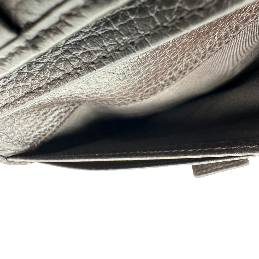 interno Portafoglio Gucci in pelle marrone e tessuto beige; munito di scatola, di lusso, originale, ottime condizioni, usato. 