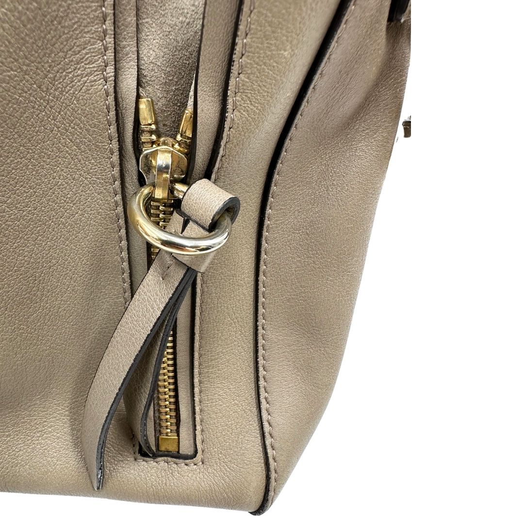 Borsa Chloè Faye in pelle color tortora e dettagli metallici dorati, di lusso, originale, ottime condizioni, usata 