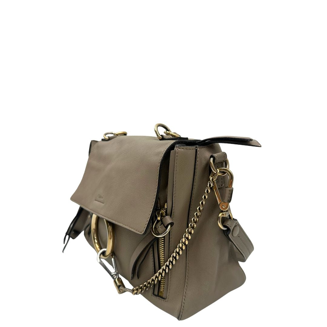 lato Borsa Chloè Faye in pelle color tortora e dettagli metallici dorati, di lusso, originale, ottime condizioni, usata 