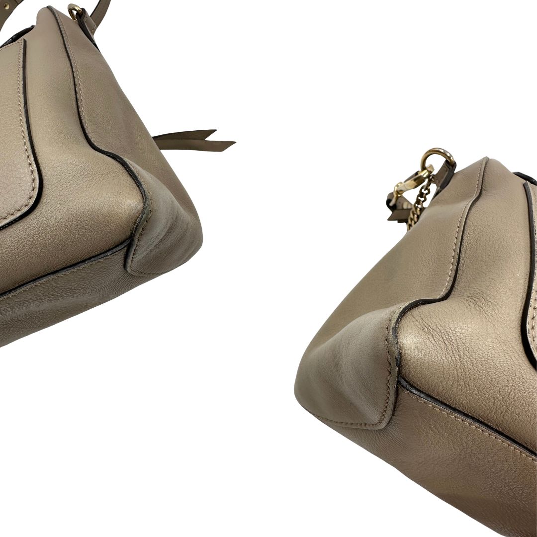 angoli Borsa Chloè Faye in pelle color tortora e dettagli metallici dorati, di lusso, originale, ottime condizioni, usata  