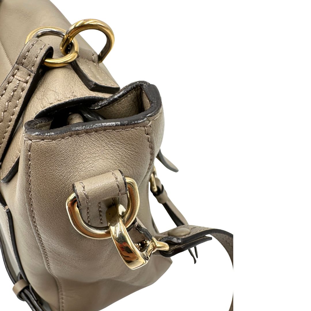 Borsa Chloè Faye in pelle color tortora e dettagli metallici dorati, di lusso, originale, ottime condizioni, usata 