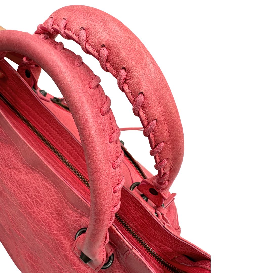 manici borsa Balenciaga Velo in pelle Arena color rosa fragola, di lusso, originale, ottime condizioni, usata. 