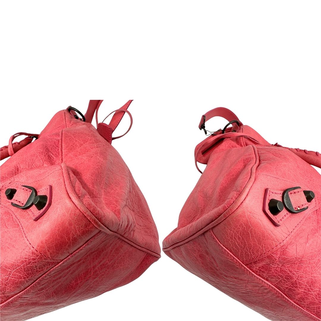 angoli borsa Balenciaga Velo in pelle Arena color rosa fragola, di lusso, originale, ottime condizioni, usata. 