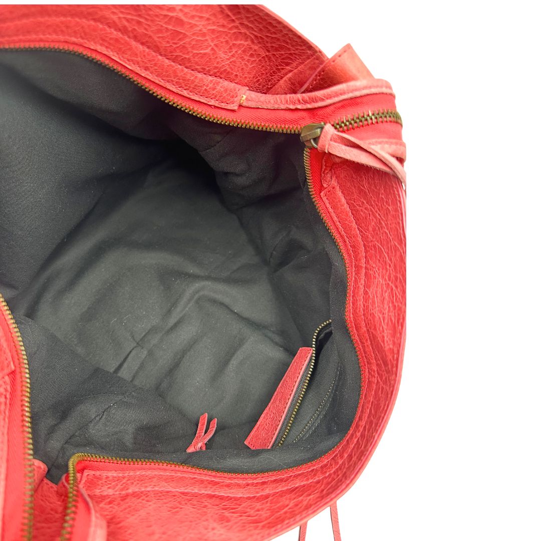 interno borsa Balenciaga Velo in pelle Arena color rosa fragola, di lusso, originale, ottime condizioni, usata. 