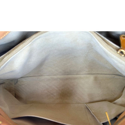 Interno di una borsa Etoile LV in canvas trapuntato monogram, indossabile a spalla o a tracolla, usata, originale, second hand, in ottime condizioni.