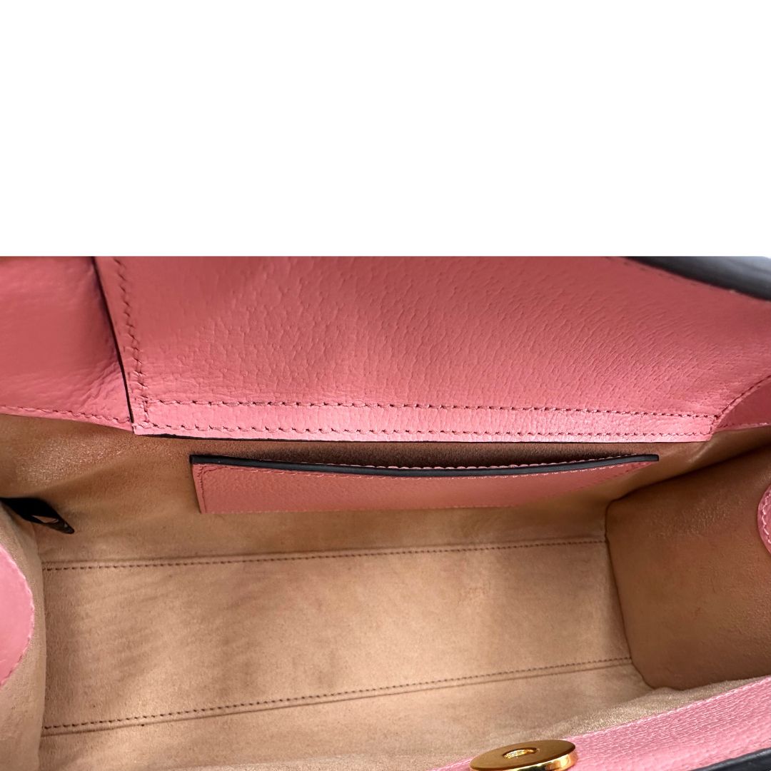 retro v Borsa Gucci in pelle rosa, impreziosita da doppi manici bamboo e doppia G sul front in metallo dorato, di lusso, eccellenti condizioni.
